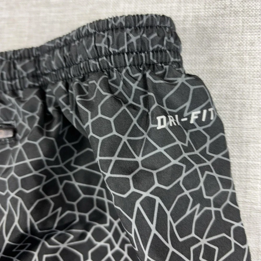 Nike Dri-FIT Running Shorts Mens Small Black 4 Inseam Lined Zip Pocket Geometric